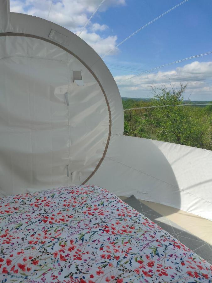 Cele Bulles Etoilees Hotel Brengues Exterior photo
